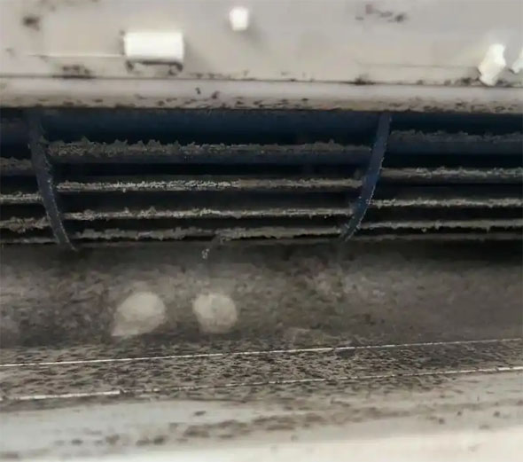 长武空调吹的风有股烧焦味是怎么回事